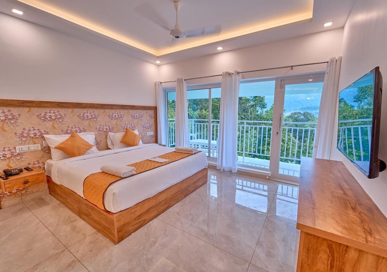 Ice Mist Pool Resort Munnar By Voye Homes Exterior photo